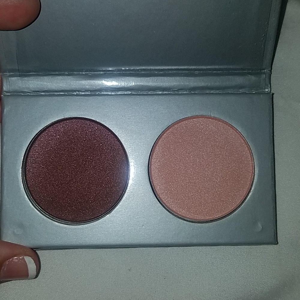 Eyeshadow - Picture 3 of 4